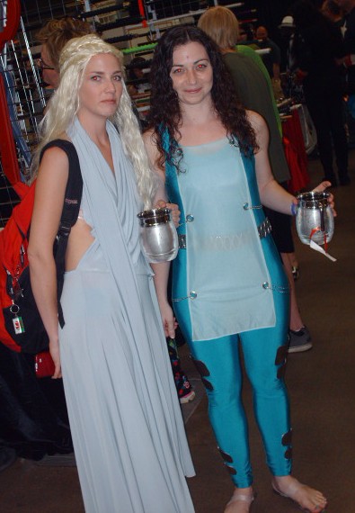 got game thrones daenerys targaryen posing at cosplay des moines iowa comic con 2015