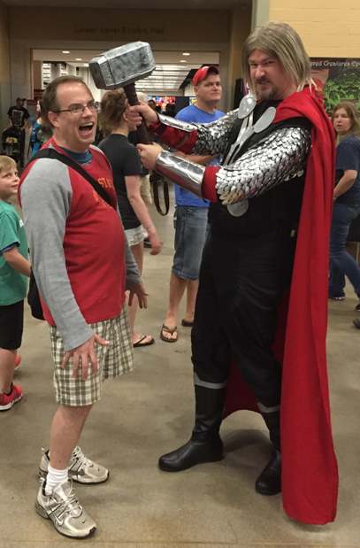 thor marvel posing at cosplay des moines iowa comic con 2015